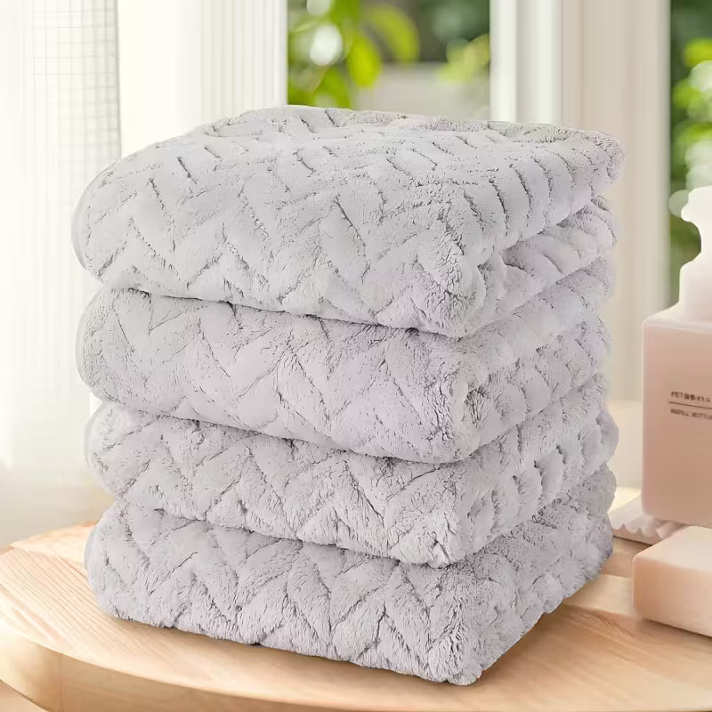 Set of 4 Microfiber Plaid Rectangular Towels - Highly Absorbent, Fast-Drying, Lightweight, And Soft Spa Towels, Sturdy for Everyday Use with a Festive Christmas Feel, Classic Checkered Design