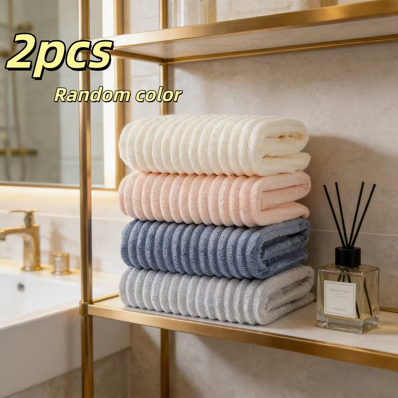 Two Soft Coral Fleece Towels That Dry Quickly, Featuring a Striped Design. They Have a Gentle Texture, Do Not Shed Fibers, And Are Ideal for Use on The Face And Hands.