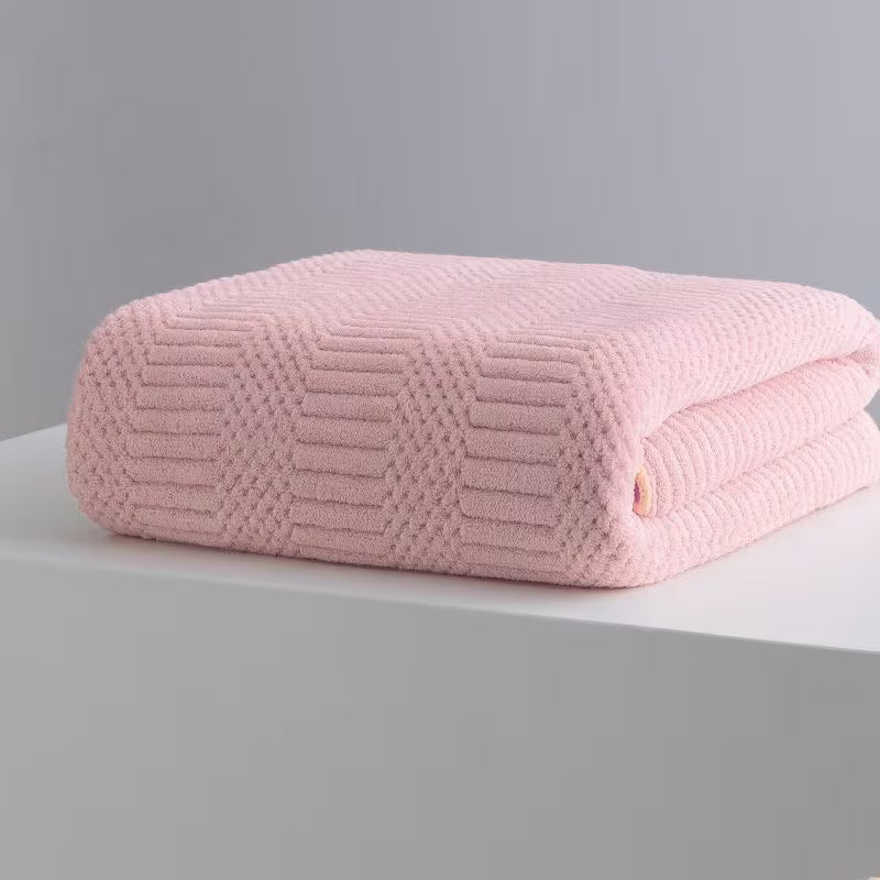Elegant Bath Towels Are Not Likely to Slip Off And Are Suitable As Gifts for Various Occasions During Family Festivals. These Bath Towels Are Soft And Comfortable, with Good Water Absorption