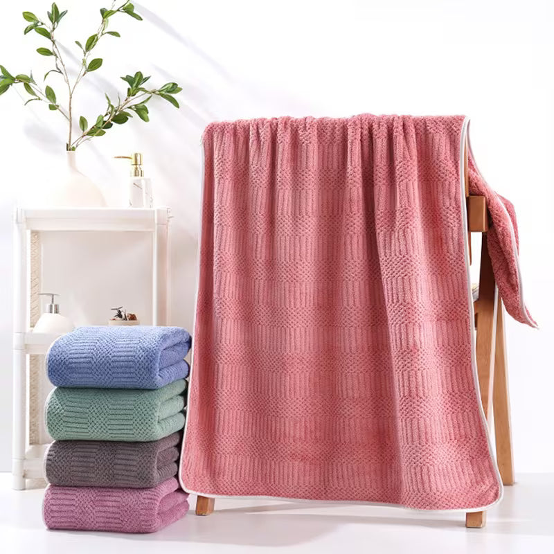 Elegant Bath Towels Are Not Likely to Slip Off And Are Suitable As Gifts for Various Occasions During Family Festivals. These Bath Towels Are Soft And Comfortable, with Good Water Absorption