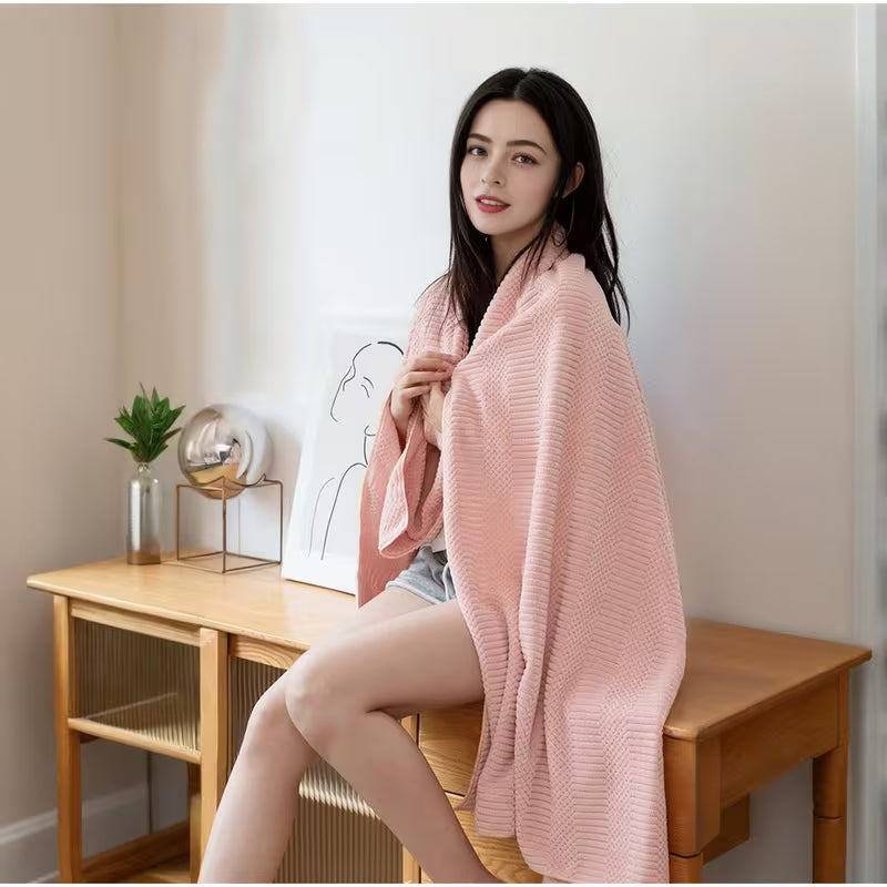 Elegant Bath Towels Are Not Likely to Slip Off And Are Suitable As Gifts for Various Occasions During Family Festivals. These Bath Towels Are Soft And Comfortable, with Good Water Absorption